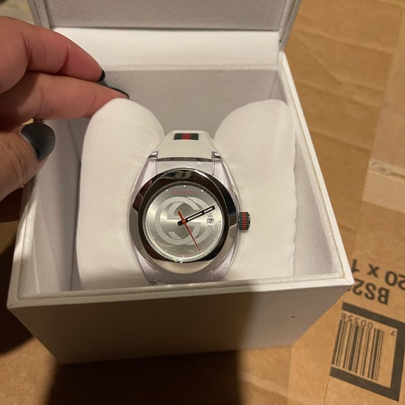 Like new Gucci wallet - Picture 1 of 2